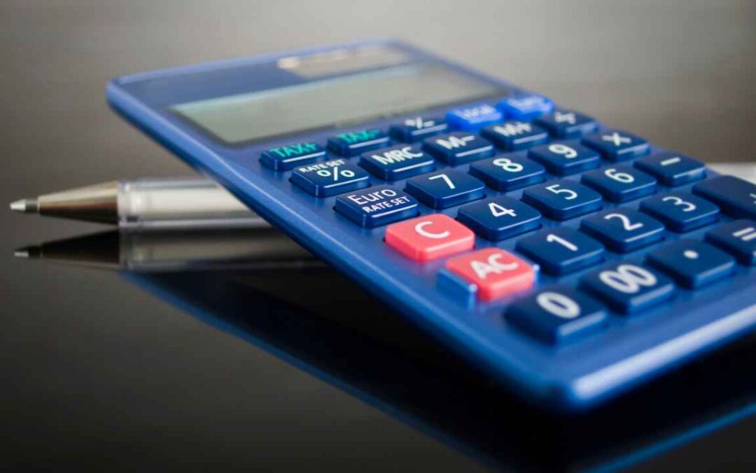 Reforma tributária prevê fusão de 5 impostos em IVA dual e 3 alíquotas; veja parecer do relator