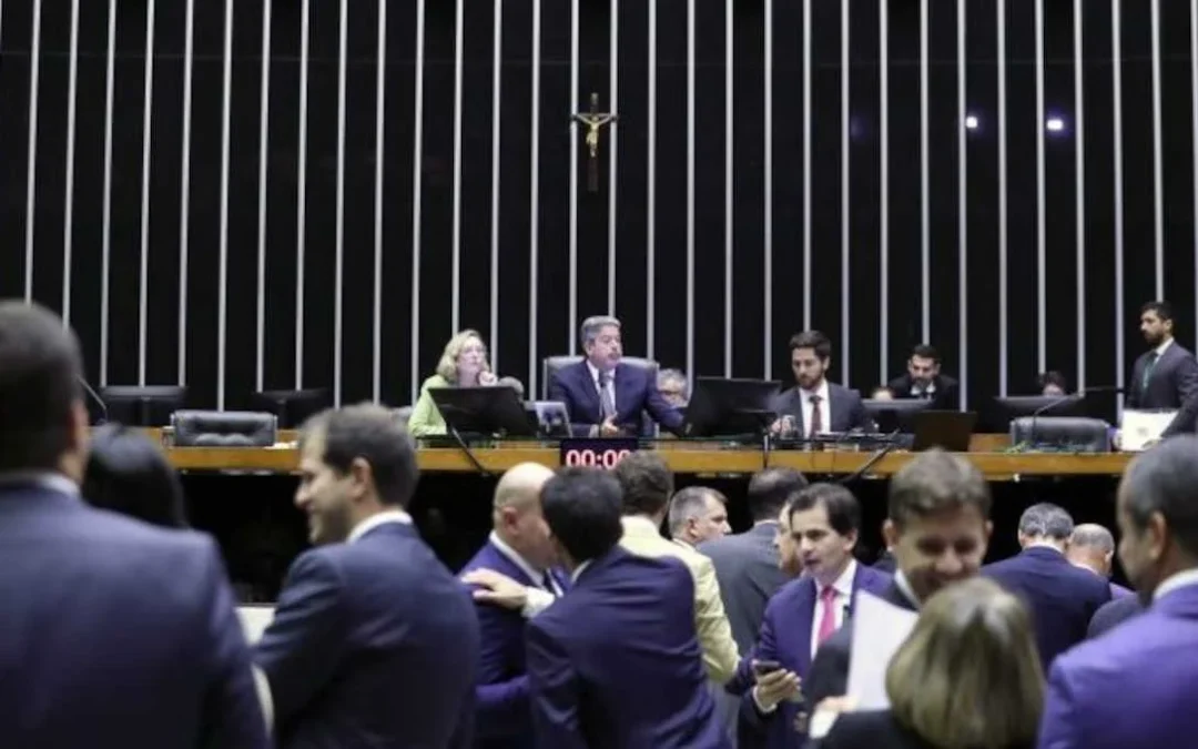 Reforma tributária é aprovada após 30 anos